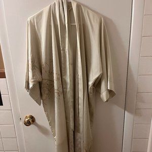 Ledamon vintage 100% silk robe New these retail for almost $200 Sash included
